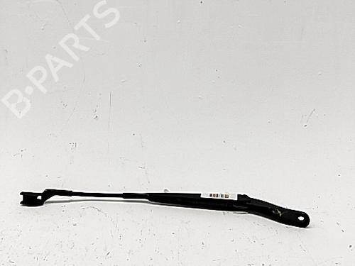 Used Front windshield wiper arm OPEL CORSA F (P2JO) 1.2 MHEV (101 hp) 31061977