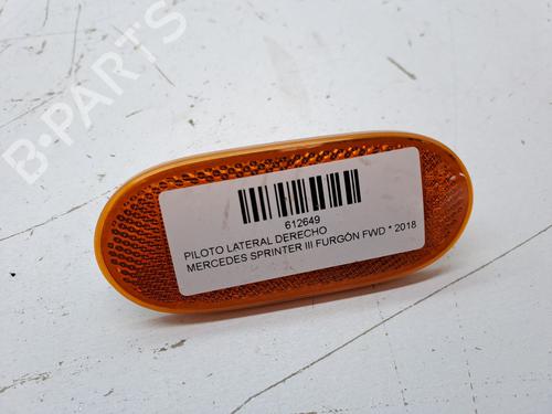 Used Right side indicator MERCEDES-BENZ SPRINTER 3,5-t Van (B907, B910) 319 CDI RWD (907.633, 907.635, 907.637) (190 hp) 24515210