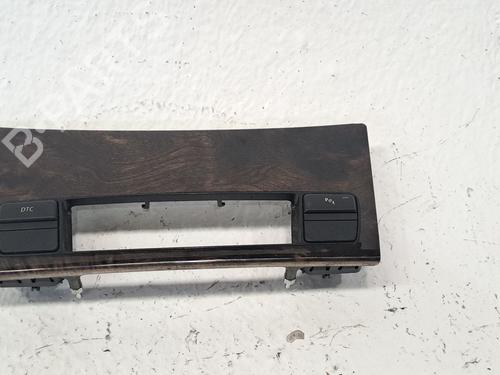 Used Grille BMW 5 (E60) 530 i xDrive (272 hp) 25999488