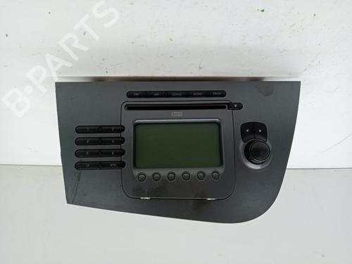 Used Radio SEAT LEON (1P1) 2.0 TDI 16V (140 hp) 25457153