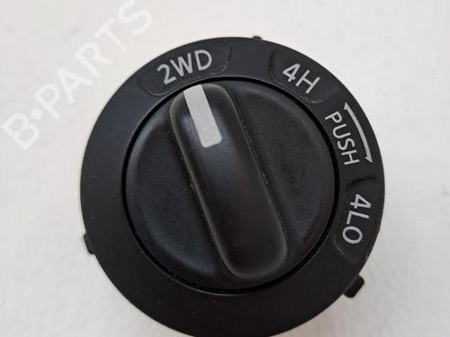 Used Electronic module NISSAN NAVARA NP300 (D40) 2.5 dCi 4WD (174 hp) 25248758