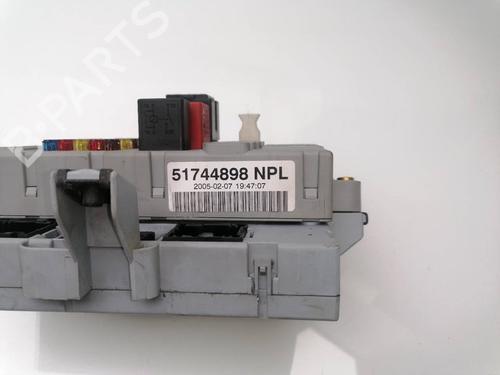 Zekeringkast FIAT PUNTO (188_) 1.2 60 (188.030, .050, .130, .150, .230, .250) (60 hp) 23939803