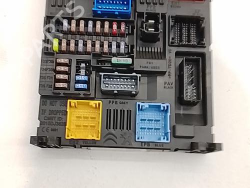 Used Fuse box Fuse box 38419586 38419586