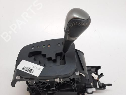 Used Gear lever TOYOTA YARIS (_P13_) 1.5 Hybrid (NHP130_, NHP130) (101 hp) 23366700