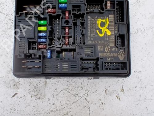 Used Fuse box Fuse box 39555568 39555568
