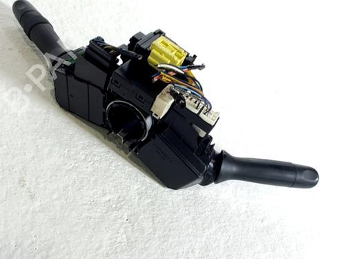 Used Headlight switch TOYOTA YARIS (_P13_) 1.5 Hybrid (NHP130_, NHP130) (101 hp) 30921345