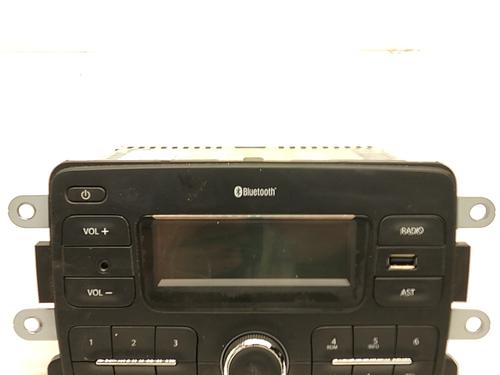 Used Radio DACIA DUSTER (HM_) 1.5 dCi 110 (HMAB) (109 hp) 30801590