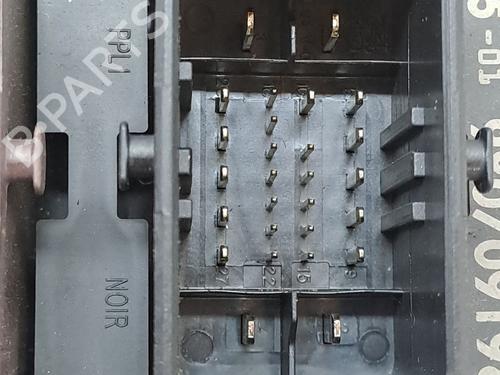 Fuse box PEUGEOT 308 II (LB_, LP_, LW_, LH_, L3_) 1.2 THP 130 | BP27672939E1 