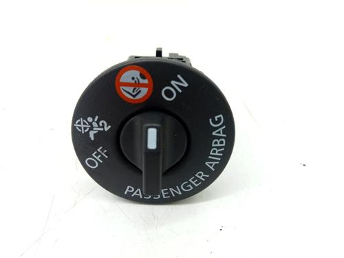 Used Switch TOYOTA YARIS (_P13_) 1.5 Hybrid (NHP130_, NHP130) (101 hp) 28959650