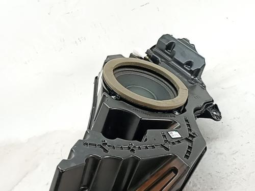 speaker-toyota-c-hr-_x1_-2016-39740224 main image