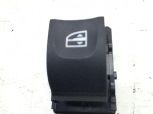 Venstre bagtil elrude kontakt Venstre bagtil elrude kontakt RENAULT GRAND SCÉNIC IV (R9_) 1.3 TCe 140 (R9NB) (140 hp) 36317493 36317493