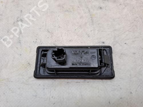 Używane Lampa oświetlenia tablicy rejestracyjnej SKODA FABIA III (NJ3) 1.0 TSI (95 hp) 23359512