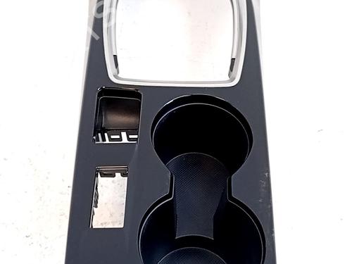 Mittelkonsole Mittelkonsole PEUGEOT 2008 II (UD_, US_, UY_, UJ_, UR_, UC_) 1.2 PureTech 100 (USHNK) (101 hp) 34054553 34054553