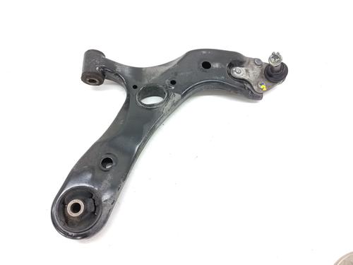 Used Right front suspension arm TOYOTA AURIS (_E18_) 1.6 (ZRE181_, ZRE185_, ZRE185R, ZRE181R) (132 hp) 27174801
