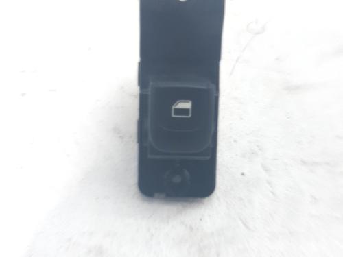 Used Right rear window switch Right rear window switch KIA STONIC (YB) 1.0 T-GDi Eco-Dynamics+ (101 hp) 33762887 33762887