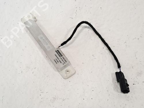 Vindrute viskerarm RENAULT CAPTUR II (HF_) TCe 140 (HFN0) (140 hp) 25834291