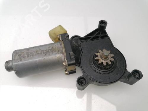 Rudehejsemotor forskærm venstre MERCEDES-BENZ E-CLASS (W210) E 240 (210.061) (170 hp) 23938822