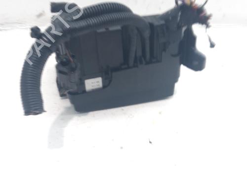 Used Fuse box Fuse box 38264254 38264254
