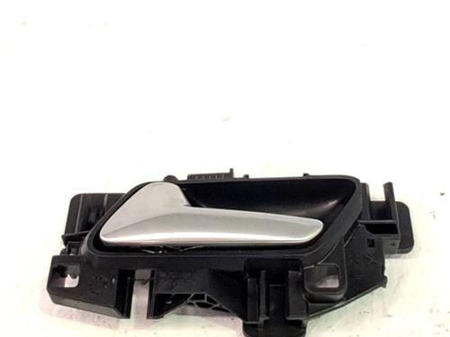 Used Front left interior door handle Front left interior door handle PEUGEOT 208 II (UB_, UP_, UW_, UJ_) e-208 (136 hp) 33772378 33772378