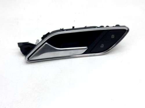 Venstre fortil invendig håndtag Venstre fortil invendig håndtag AUDI A3 Sportback (8VA, 8VF) 2.0 TDI (150 hp) 33761359 33761359