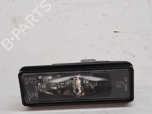 Używane Lampa oświetlenia tablicy rejestracyjnej PEUGEOT 2008 II (UD_, US_, UY_, UJ_, UR_, UC_) 1.2 PureTech 100 (USHNK) (101 hp) 23376165