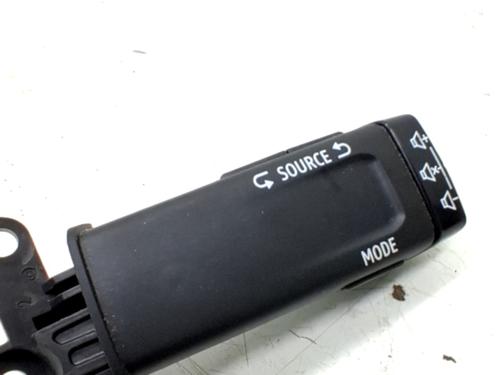 Used Switch RENAULT CLIO V (B7_) 1.0 TCe 90 (B7MT) (91 hp) 31609907