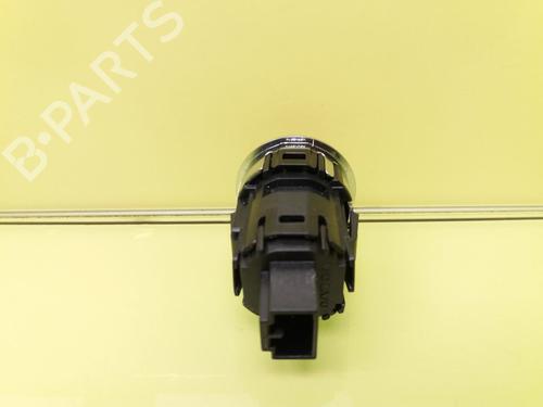 Switch VOLVO XC40 (536) D4 AWD 31433768