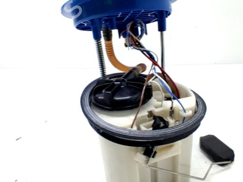 Bränslepump VW POLO VI (AW1, BZ1, AE1) 1.0 TSI (95 hp) 31609717