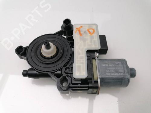 Moteur de lève-vitre arrière droit SEAT LEON (5F1) 1.6 TDI (115 hp) 23453844