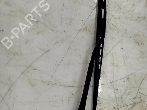 Używane Ramię wycieraczki przedniej szyby MINI MINI (R56) Cooper D (109 hp) 31262828