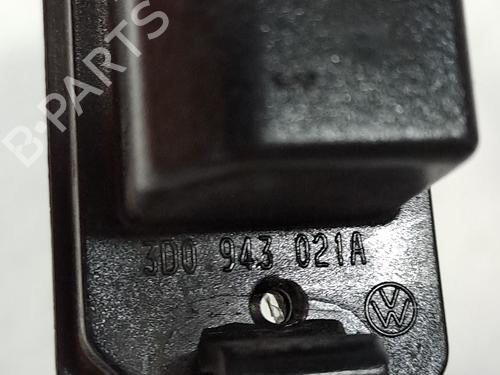 Licence plate light SEAT LEON (1P1) 1.6 | BP24586870I40 