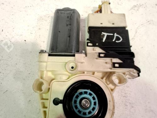Used Right rear window motor Right rear window motor SEAT LEON (1P1) 2.0 TDI (140 hp) 35968416 35968416
