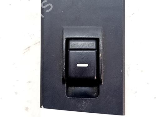 Used Right front window switch Right front window switch LAND ROVER DISCOVERY III (L319) 2.7 TD 4x4 (190 hp) 34331436 34331436