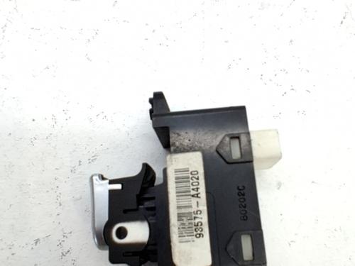Right front window switch KIA CARENS IV 1.7 CRDi | BP40545950I26 - Image 2