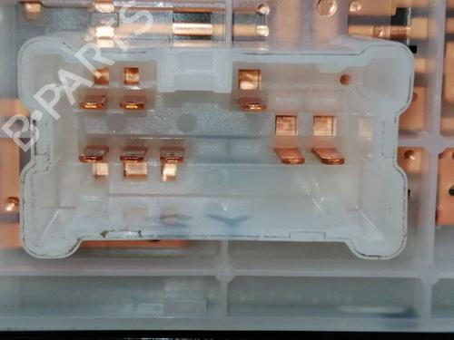 Used Right front window switch RENAULT KADJAR (HA_, HL_) 1.5 dCi 110 (HLA3) (110 hp) 23419673