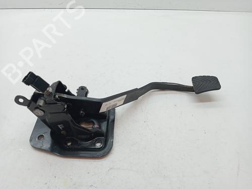 Used Clutch pedal MITSUBISHI OUTLANDER II (CW_W) 2.0 DI-D (CW8W) (140 hp) 23352222