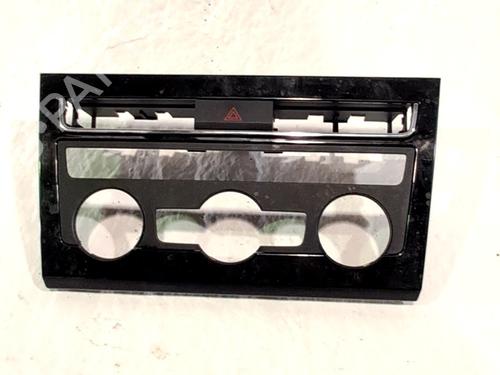 Used Warning switch Warning switch SEAT LEON (5F1) 1.5 TSI (150 hp) 33765220 33765220