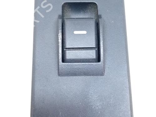 Used Right rear window switch Right rear window switch LAND ROVER DISCOVERY III (L319) 2.7 TD 4x4 (190 hp) 34331437 34331437