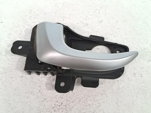 Venstre foran invendig håndtak HYUNDAI i30 (GD) 1.4 CRDi (90 hp) 27557522
