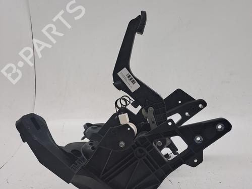 Clutch pedal OPEL ASTRA K (B16) 1.2 Turbo (68) 39215867