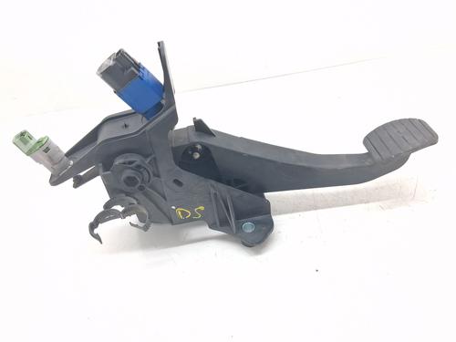 Used Clutch pedal DACIA SANDERO 1.5 dCi (75 hp) 28958298