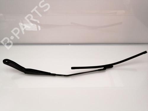 Used Front windshield wiper arm VOLVO XC60 I SUV (156) D3 (136 hp) 23935611