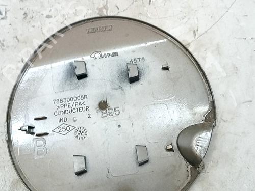 fuel-flap-renault-megane-iii-hatchback-bz01_-b3_-2008-37875367 main image