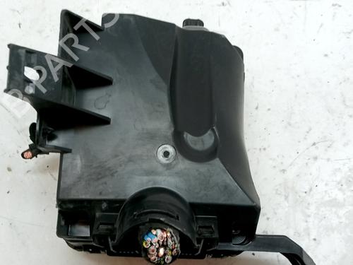 Sikringsdåse PEUGEOT 208 I (CA_, CC_) 1.2 VTI 82 (82 hp) 31035679