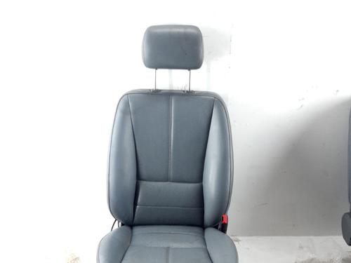 Sæde højre fortil Sæde højre fortil MERCEDES-BENZ M-CLASS (W163) ML 270 CDI (163.113) (163 hp) 35779125 35779125