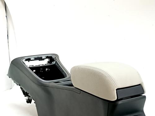 Used Armrest / Center console Armrest / Center console FIAT 600e / 600 (365_, 364_) Mild Hybrid (136 hp) 34331274 34331274