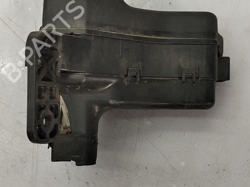 Used Fuse box Fuse box 38303618 38303618