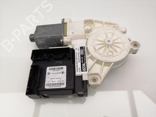 Rudehejsemotor bagstkærm højre AUDI A3 Sportback (8PA) 2.0 TDI 16V (140 hp) 23449383
