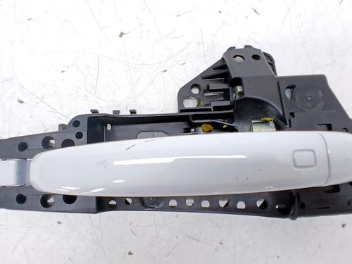 Used Rear right exterior door handle Rear right exterior door handle AUDI A1 Sportback (8XA, 8XF) 1.6 TDI (90 hp) 33771860 33771860