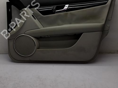 Høyre frontpanel Høyre frontpanel MERCEDES-BENZ C-CLASS (W204) C 200 CDI (204.001) (136 hp) 33769239 33769239